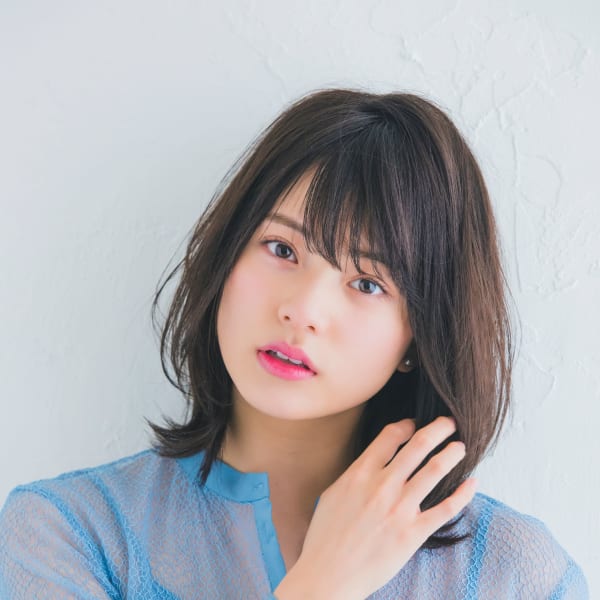 暗髪でも◎柔らかミディ