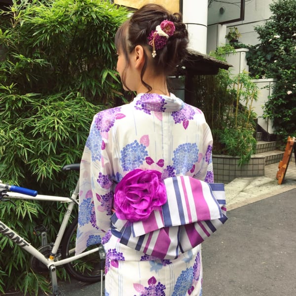 涼しさ感じる浴衣女子