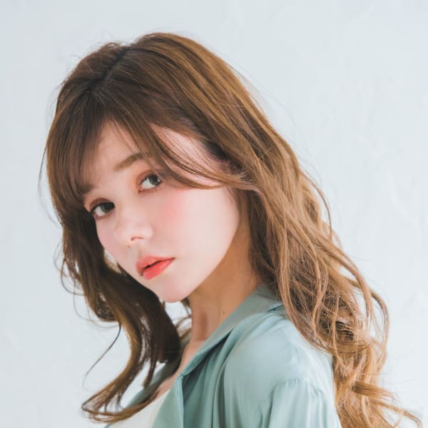 外国人風ウェービーロングヘア