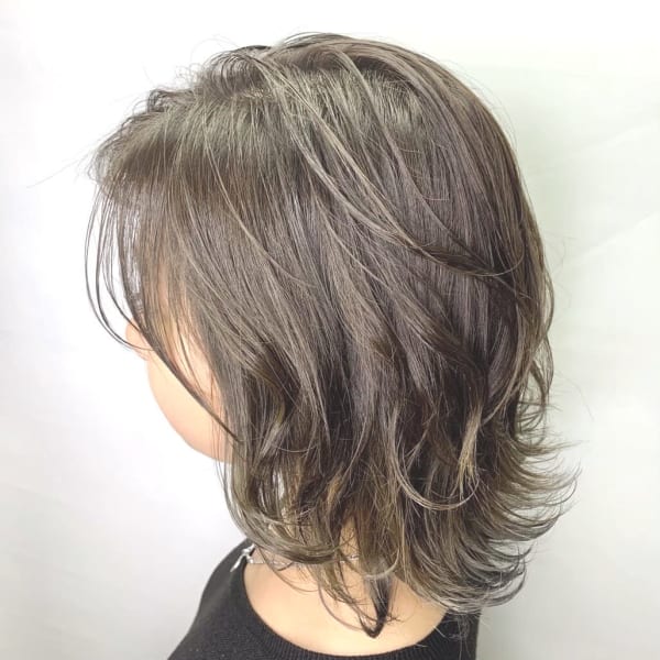 《QUALIS》20代30代外ハネミディアムウルフレイヤー