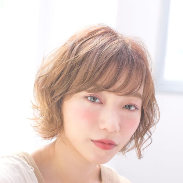 やわらか透け感ショートカール