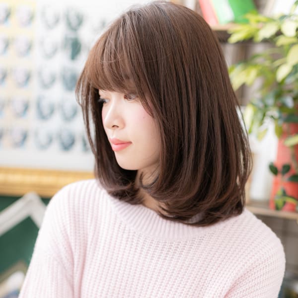 大人可愛いくすみカラー斜めバングワンカール 艶カラー