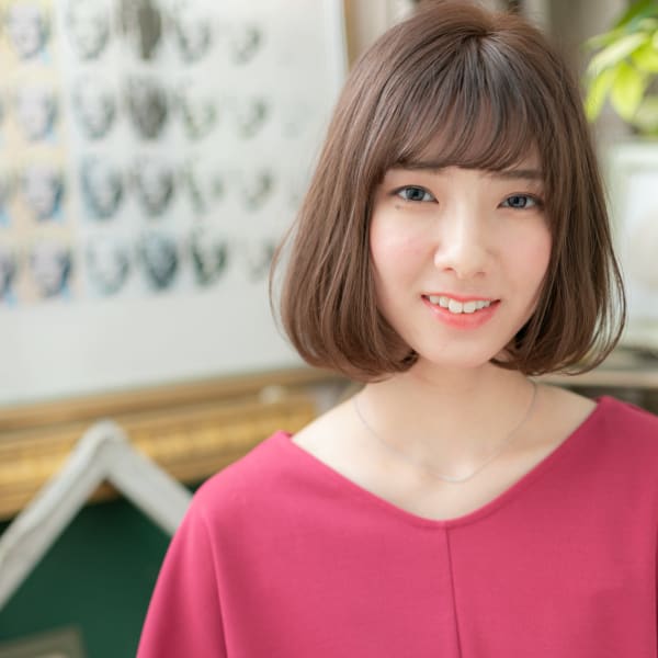 ナチュラルカラー前下がり小顔耳かけ大人ボブ ロブ