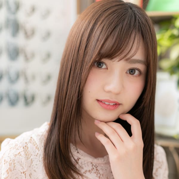 大人かわいい斜めバング小顔ニュアンスカラー　シースルーバング