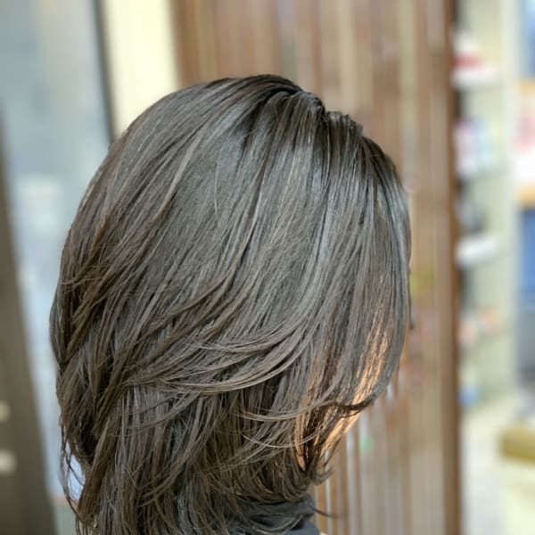 【QUALIS】前上がりウルフレイヤー/ツヤ髪