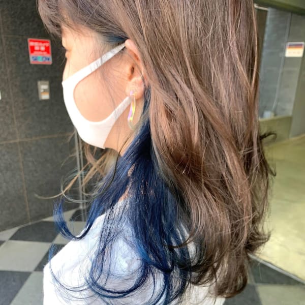 鮮やか”ブルー”が映える、人気のインナーカラー♪