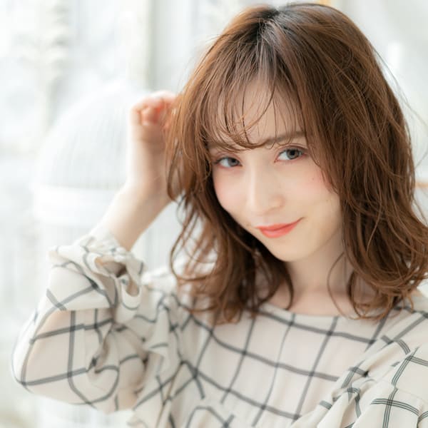 外国人風ピンクブラウン抜け感ラフ無造作パーマ ゆるふわ