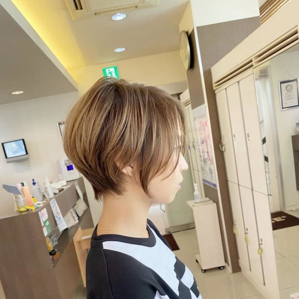 ハイトーン◎横顔美人ショートボブ