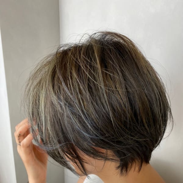 ショートボブ シークレットカラー ハイライト 小顔 ボブ