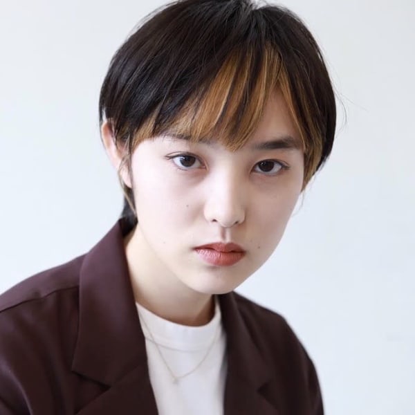 外国人風インナーカラーショート。
