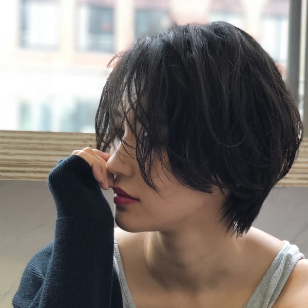 束感がおしゃれな凛とした黒髪ショートボブ Enlace アンラセ のヘアスタイル 美容院 美容室を予約するなら楽天ビューティ