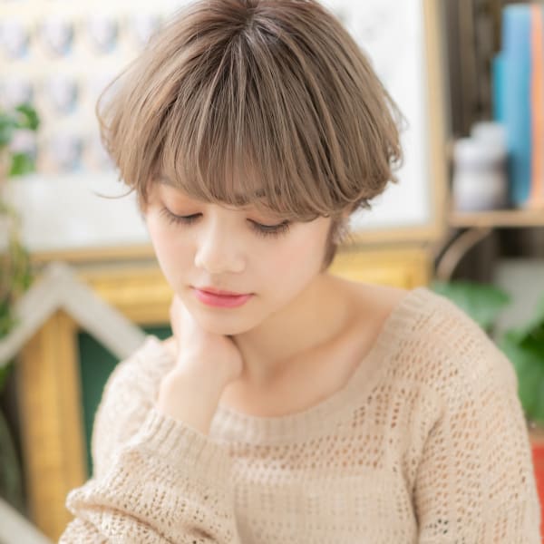 外国人風シアーベージュ小顔マッシュウルフ　ブリーチオンカラー