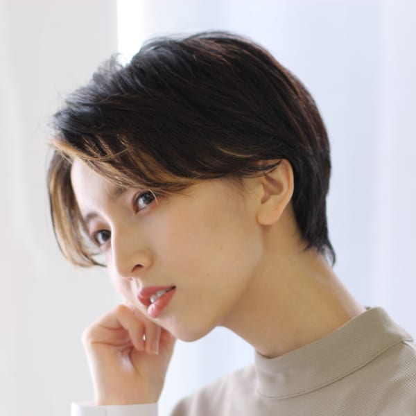 前髪フェイスフレーミングハンサムショート