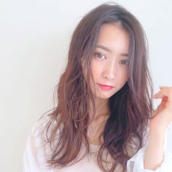 ふんわりエアリーウェーブで大人可愛いモテロングに