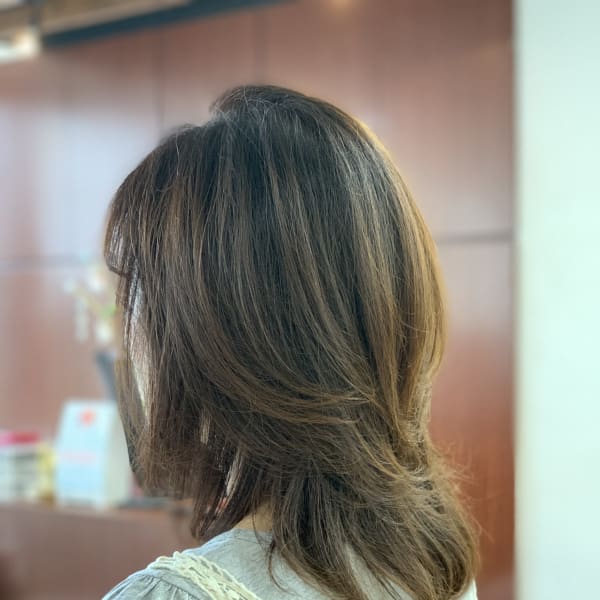 【QUALIS】前上がりミディアムレイヤー/ココアブラウン