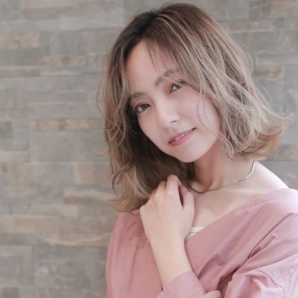 透明感×柔らかさ。秋冬トレンドのシルキーベージュカラー♪