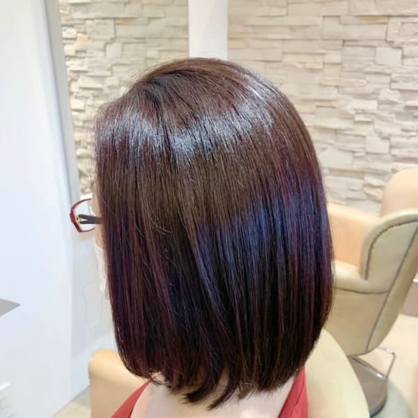 【オイルカラーで大人のツヤ髪×上品にまとまるストレートボブ】