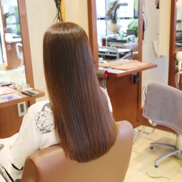 自然な仕上がりになる中性域の縮毛矯正