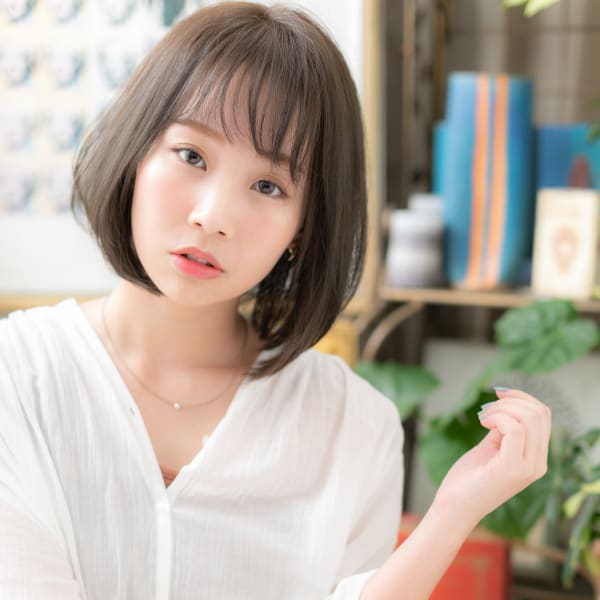 シースルーレイヤーカット小顔前下がりボブ　寒色系カラー