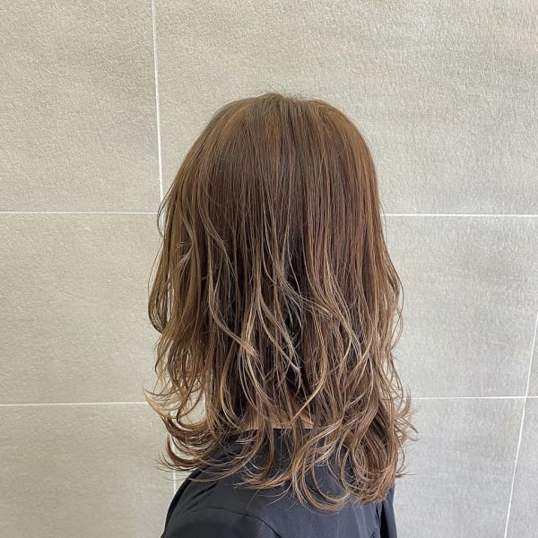 ハイライト×ウルフミディ【岩井優】|BONECCA鶴見/髪質改善/白髪ぼかし/ハイライト