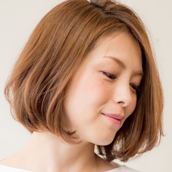 風をはらんだように軽やかに揺れるカール|DOUBLE