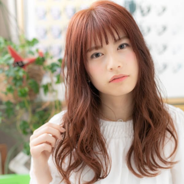 外国人風フリンジウェーブ×チェリーピンク シースルー前髪