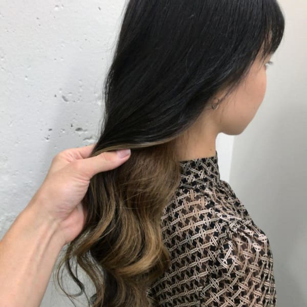 Blue Faces インナーカラー グレー ラベンダー Blue Faces 表参道 ブルーフェーセスオモテサンドウ のヘアスタイル 美容院 美容室を予約するなら楽天ビューティ