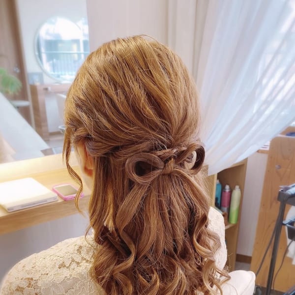 オトナかわいいりぼんのハーフアップ