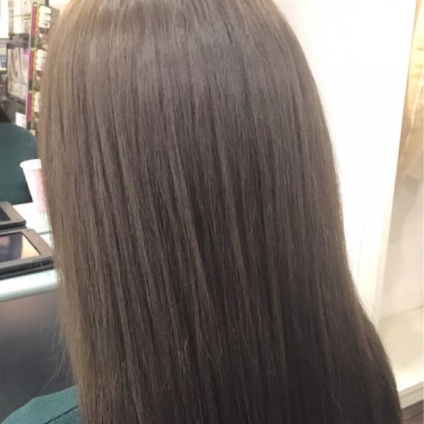 オリーブグリーン