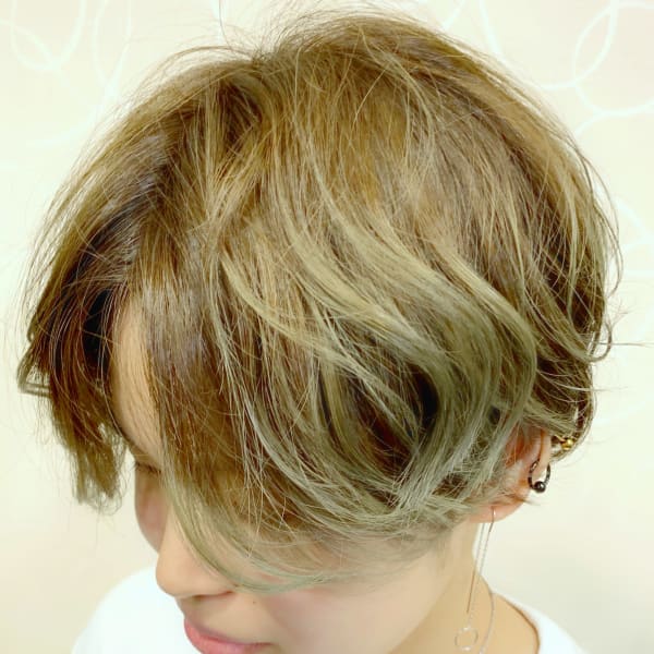 [MALUNAやまと]ショート×グラデーションカラー