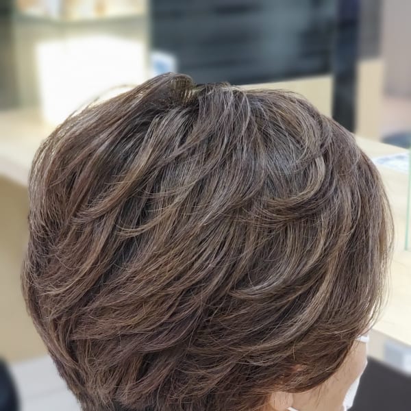 白髪50%ぼかしのオシャレなハイライト 