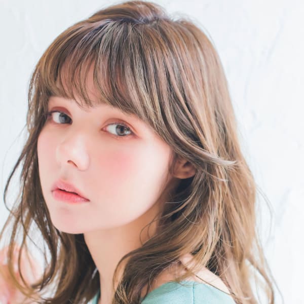 ラフでキュートなセミロングヘア