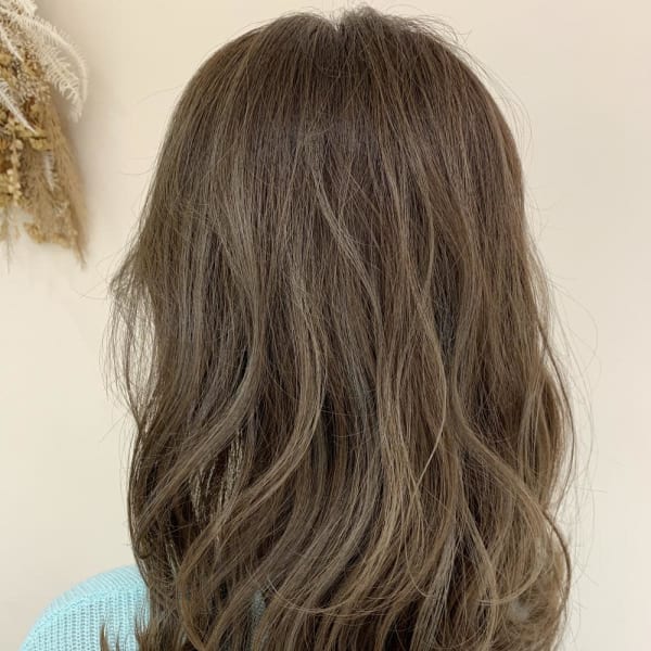 【白髪ぼかしハイライト×ミディアム】