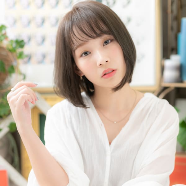 シースルーレイヤーカット小顔前下がりボブ　ひし形シルエット