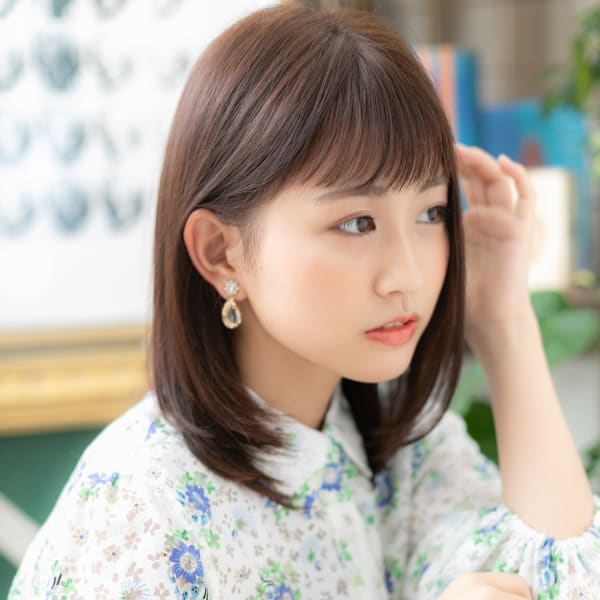 黒髪も◎大人かわいいオン眉ナチュラルミディ ひし形シルエット