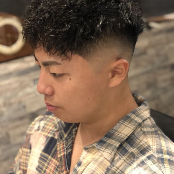 ツイストパーマ　スキンフェード|Bar Ber Shop REGALO