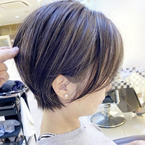 細ハイライト×前髪長めショート