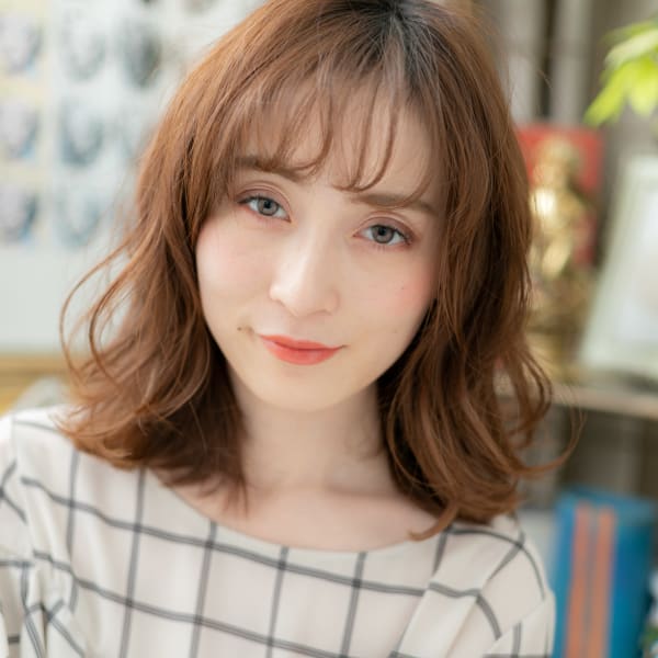 外国人風ピンクブラウン抜け感ラフ無造作パーマ シースルー前髪