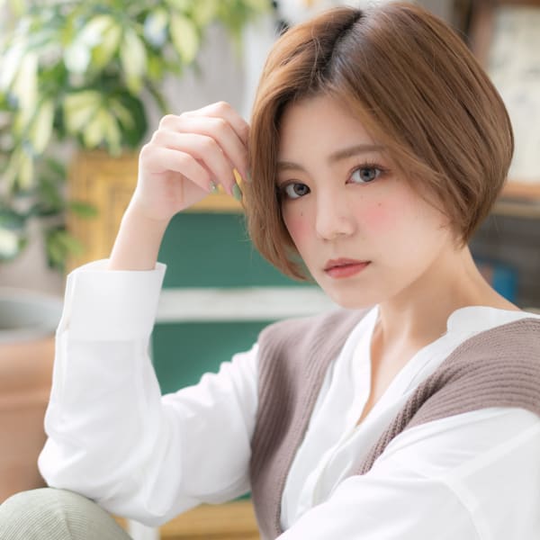 小顔前下がりボブ…外国人風オレンジブラウン ひし形ショート