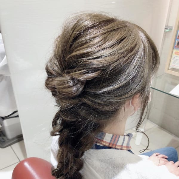 上品ハイライトの編みおろしアレンジ