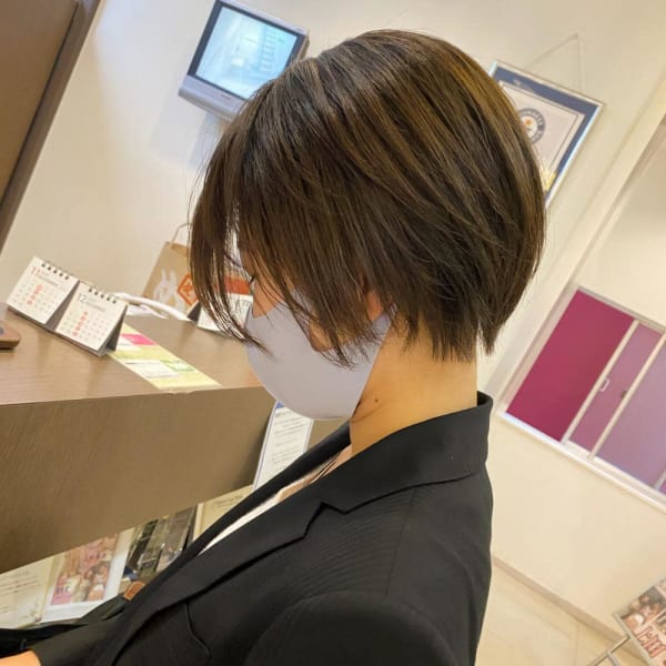 丸み前下がりショートボブ