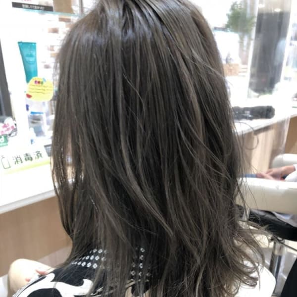 スモーキーグレージュ