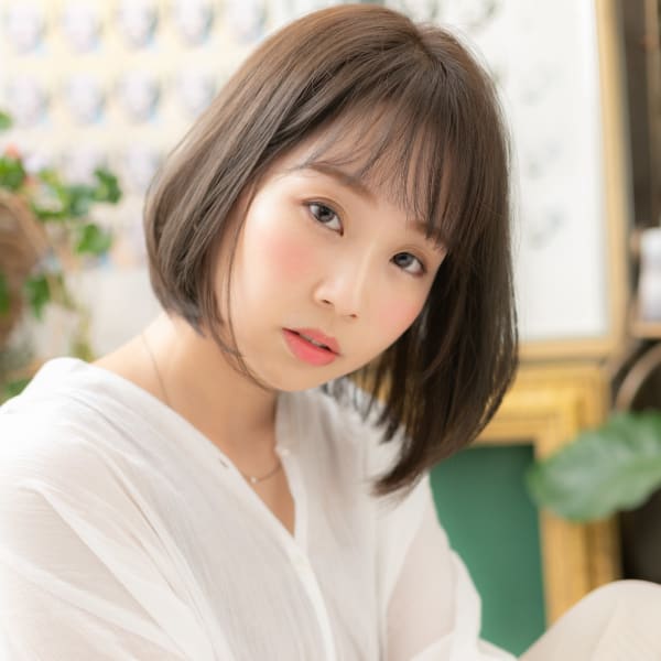 シースルーレイヤーカット小顔前下がりボブ　オン眉