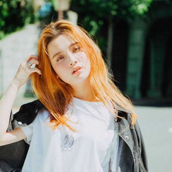 流行りのオレンジグラデーション