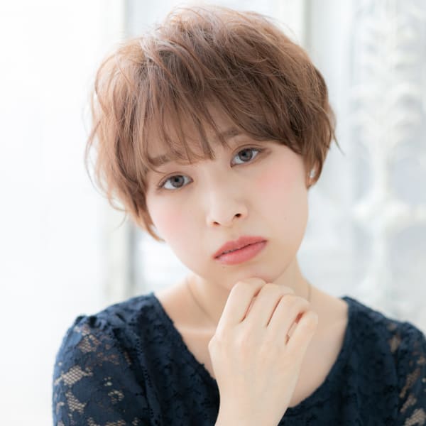 ミルクティーブラウンくせ毛風マッシュウルフ　くびれショート