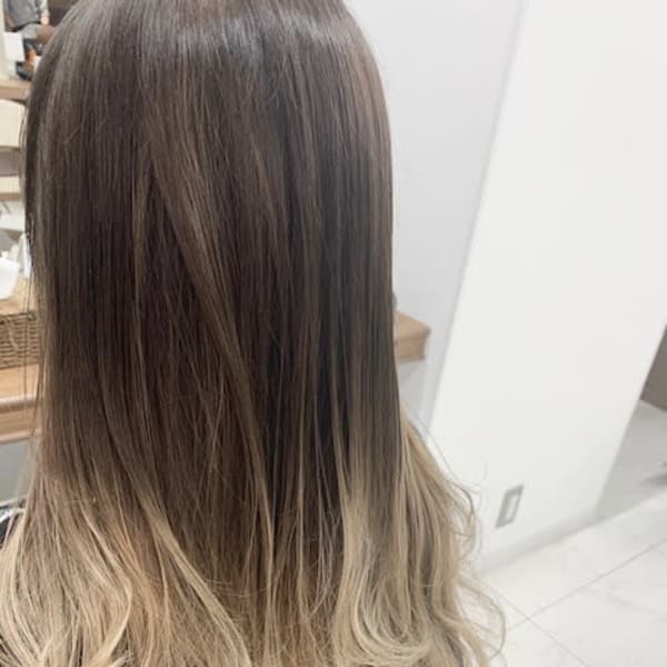 大人にも似合うグラデーションカラー