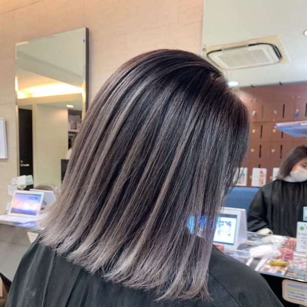 バレイヤージュホワイトグレー切りっぱなしボブ2153