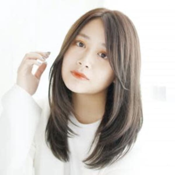 ナチュラルレイヤーストレートスタイル