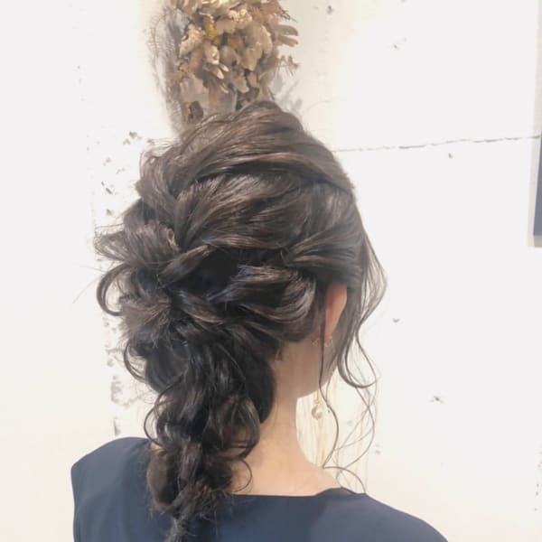 編み下ろしヘアアレンジ