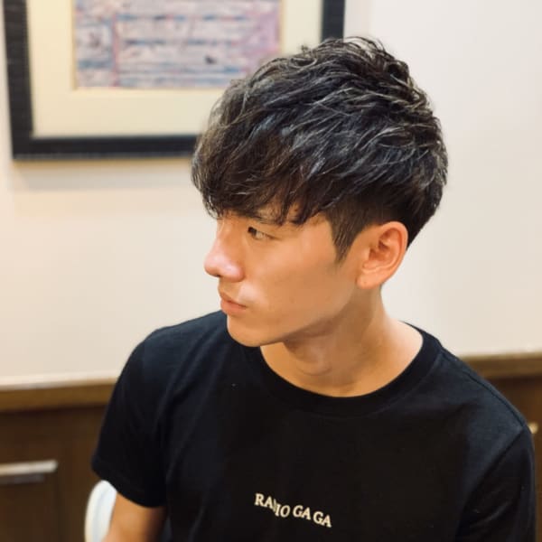 王道黒髪ツーブロックショート